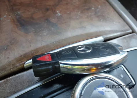 2011 Mercedes-Benz E 350 4Matic z USA, uszkodzony, nr VIN WDDHF8HB4BA411037